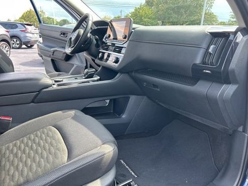 Used 2024 Nissan Pathfinder SV image 34