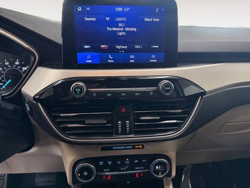 Used 2020 Ford Escape SE image 5