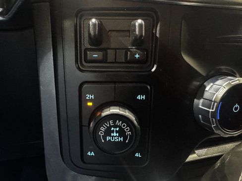 Used 2022 Ford F150 Lariat w/ Equipment Group 502A High image 38