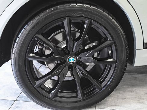 Used 2023 BMW X7 xDrive40i w/ M Sport Package AWD/4WD image 7