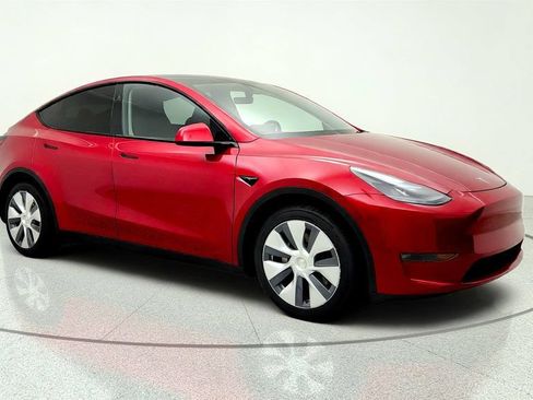Used 2024 Tesla Model Y Long Range AWD/4WD image 3