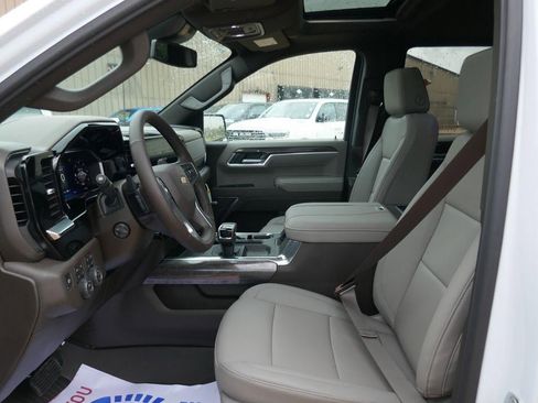 New 2026 Chevrolet Silverado 1500 LTZ w/ LTZ Premium Package AWD/4WD image 16