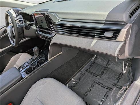 Used 2025 Toyota Camry LE w/ Convenience Package image 21