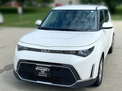 Used 2023 Kia Soul LX w/ LX Technology Package FWD image 1