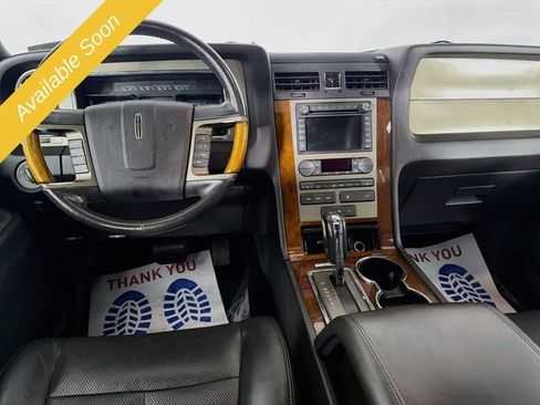 Used 2014 Lincoln Navigator 4WD image 21