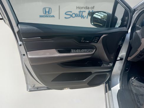 Certified 2024 Honda Odyssey Touring image 20