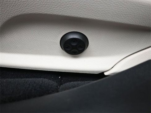 Used 2019 Mercedes-Benz E 300 image 33