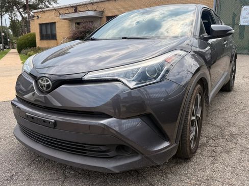 Used 2019 Toyota C-HR XLE FWD image 28