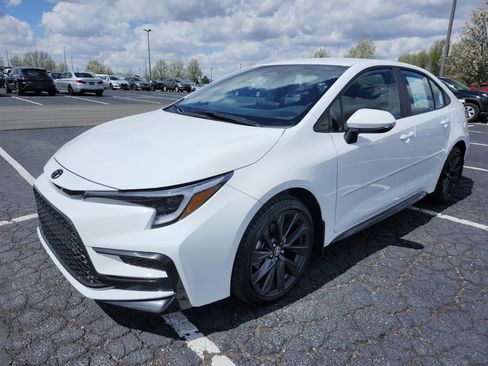 Used 2026 Toyota Corolla SE image 12