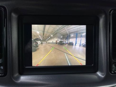 Used 2019 Dodge Challenger SXT image 10