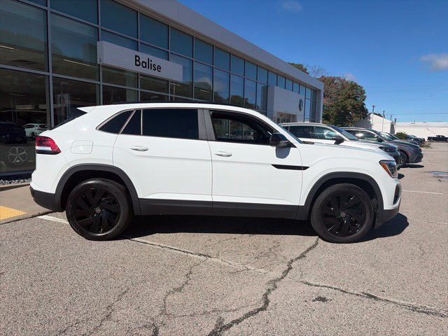 Used 2024 Volkswagen Atlas Cross Sport SE AWD/4WD image 2