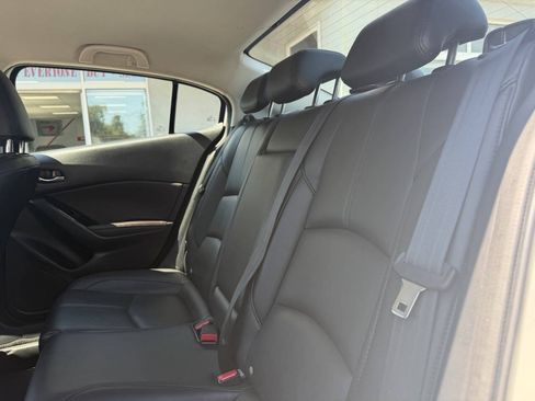 Used 2018 MAZDA MAZDA3 Touring FWD image 22