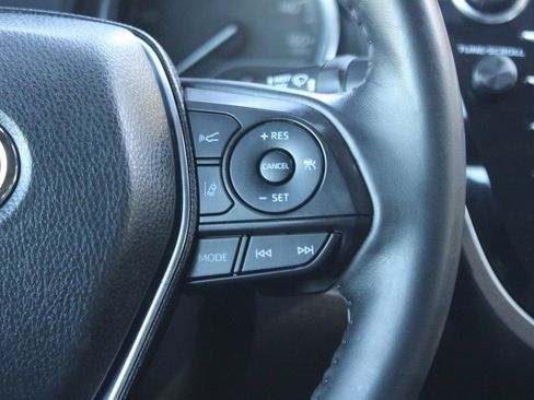 Used 2020 Toyota Camry SE image 18