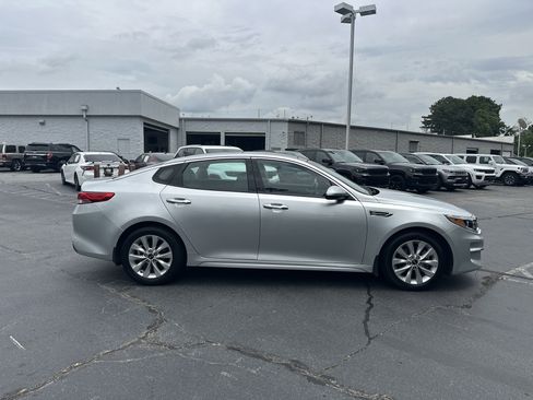 Used 2016 Kia Optima EX w/ Option Group 040 FWD image 10