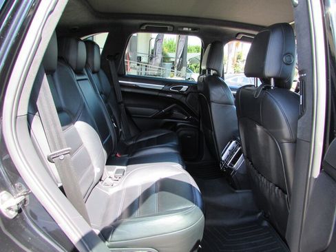Used 2012 Porsche Cayenne Turbo AWD/4WD image 28