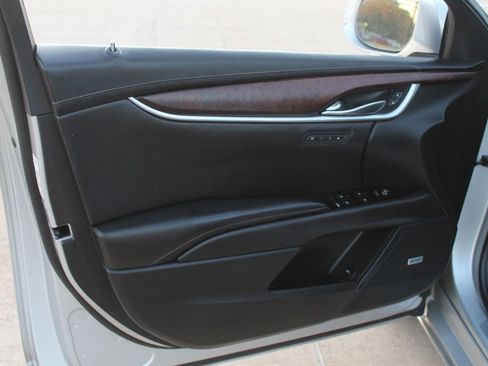 Used 2019 Cadillac XTS Luxury image 17