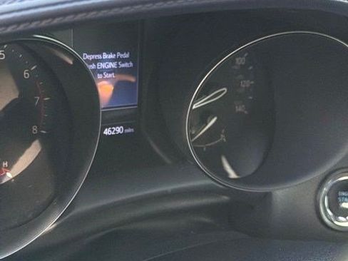 Used 2020 Toyota C-HR XLE FWD image 15