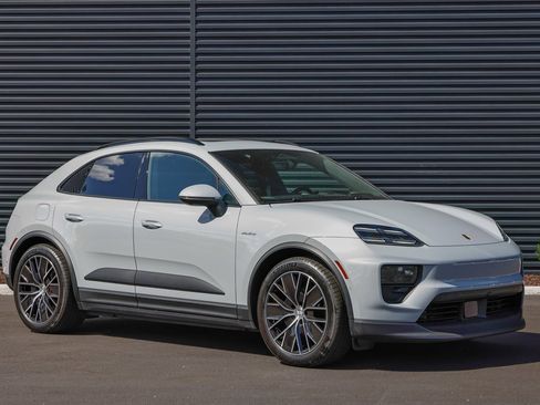 New 2025 Porsche Macan Electric image 7