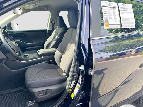 Used 2023 Toyota Highlander LE FWD image 20
