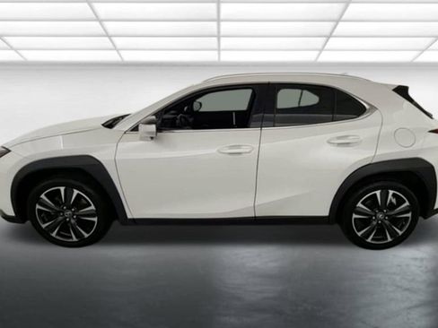 Used 2021 Lexus UX 200 w/ Accessory Package (Z2) FWD image 4