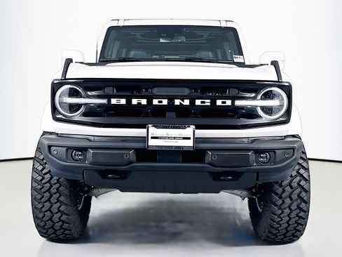 Used 2024 Ford Bronco Outer Banks AWD/4WD image 3