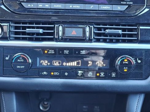 Used 2024 Nissan Pathfinder SV image 24