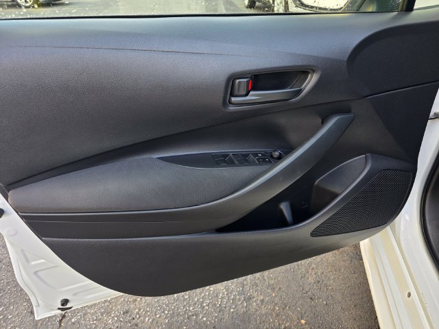 Used 2022 Toyota Corolla LE w/ Carpet Mat Package (TMS) FWD image 10