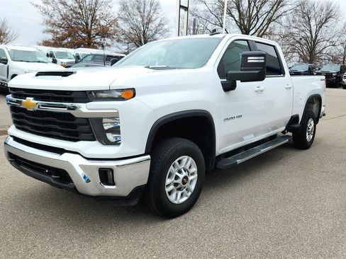 Used 2025 Chevrolet Silverado 2500 LT w/ Convenience Package image 14