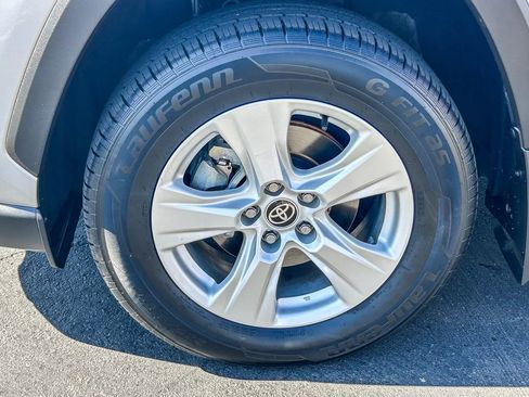 Used 2021 Toyota RAV4 XLE w/ Carpet Mat Package (TMS) FWD image 11