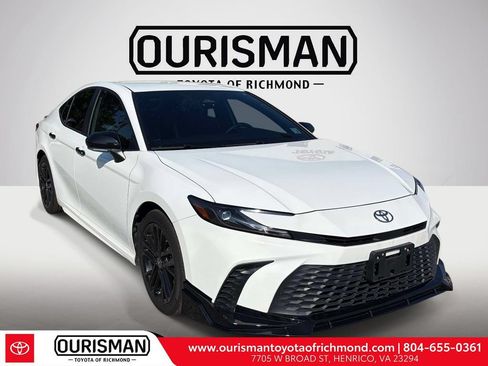 Used 2025 Toyota Camry SE FWD image 1