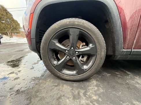 Used 2023 Jeep Grand Cherokee L Laredo image 9