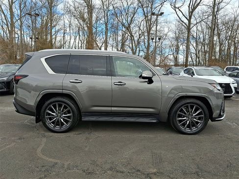 Used 2024 Lexus LX 600 F Sport image 7