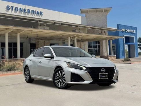 Used 2024 Nissan Altima 2.5 SV image 1