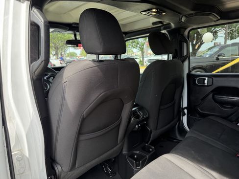 Used 2023 Jeep Gladiator Sport AWD/4WD image 13