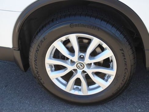 Used 2018 Nissan Rogue SV AWD/4WD image 36