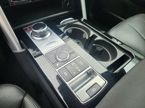 Used 2020 Land Rover Discovery HSE image 16