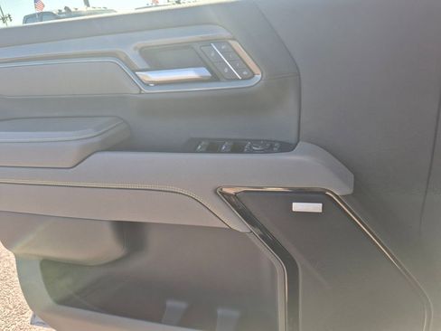 Used 2025 Chevrolet Silverado 2500 ZR2 w/ Technology Package AWD/4WD image 25