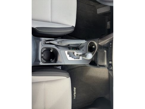 Used 2017 Toyota RAV4 XLE FWD image 25