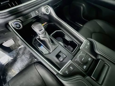 Used 2024 Toyota Grand Highlander AWD image 25