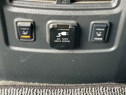 Used 2018 Nissan Titan PRO-4X w/ Pro-4x Convenience Package AWD/4WD image 25