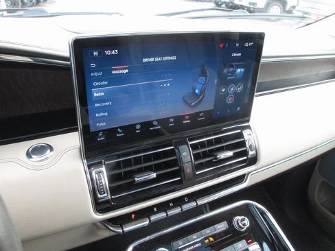 Used 2022 Lincoln Navigator Reserve image 25