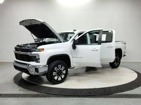 Used 2024 Chevrolet Silverado 3500 LT w/ Convenience Package AWD/4WD image 12