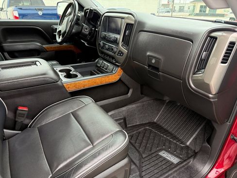 Used 2018 Chevrolet Silverado 1500 High Country image 3