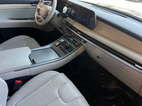 Used 2024 Hyundai Palisade Limited FWD image 17