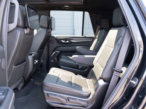 Used 2021 GMC Yukon Denali w/ LPO, Illumination Package AWD/4WD image 18