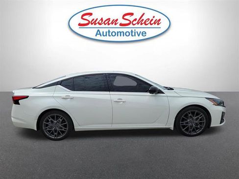 Used 2023 Nissan Altima 2.0 SR FWD image 22
