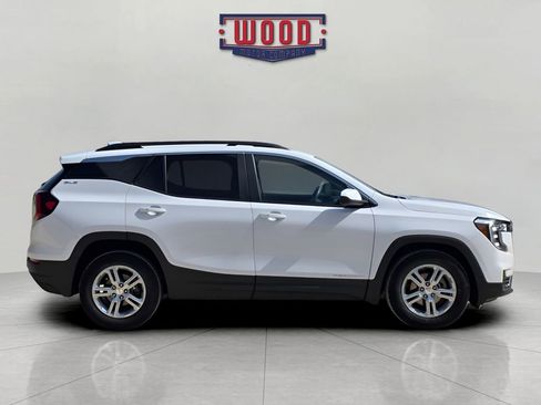 Used 2022 GMC Terrain SLE w/ Driver Convenience Package image 2