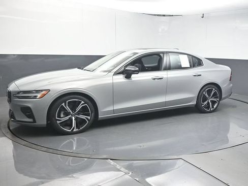 Used 2024 Volvo S60 B5 Plus w/ Protection Package Premier FWD image 4