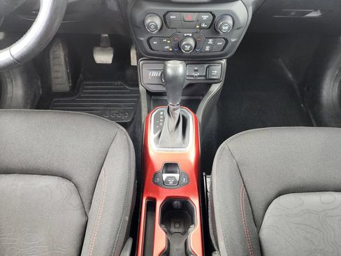 Used 2021 Jeep Renegade Trailhawk AWD/4WD image 17