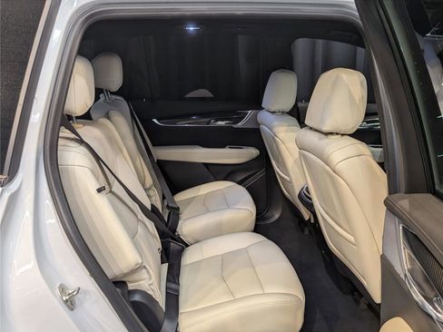 Used 2024 Cadillac XT6 Sport w/ Technology Package image 15